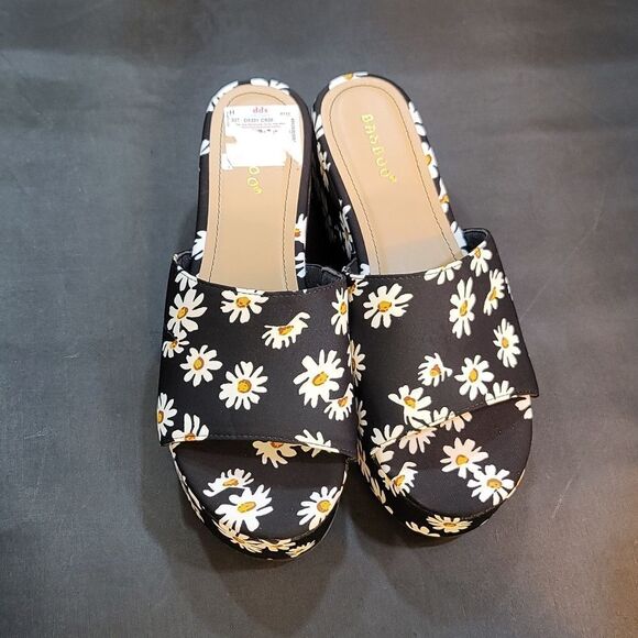 BRAND NEW BAMBOO NICHE-16 DAISY'S FLORAL EMBROIDERED DESIGN PLATFORM SANDAL - Picture 3 of 16